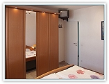 Schlafzimmer mit TV-Gert